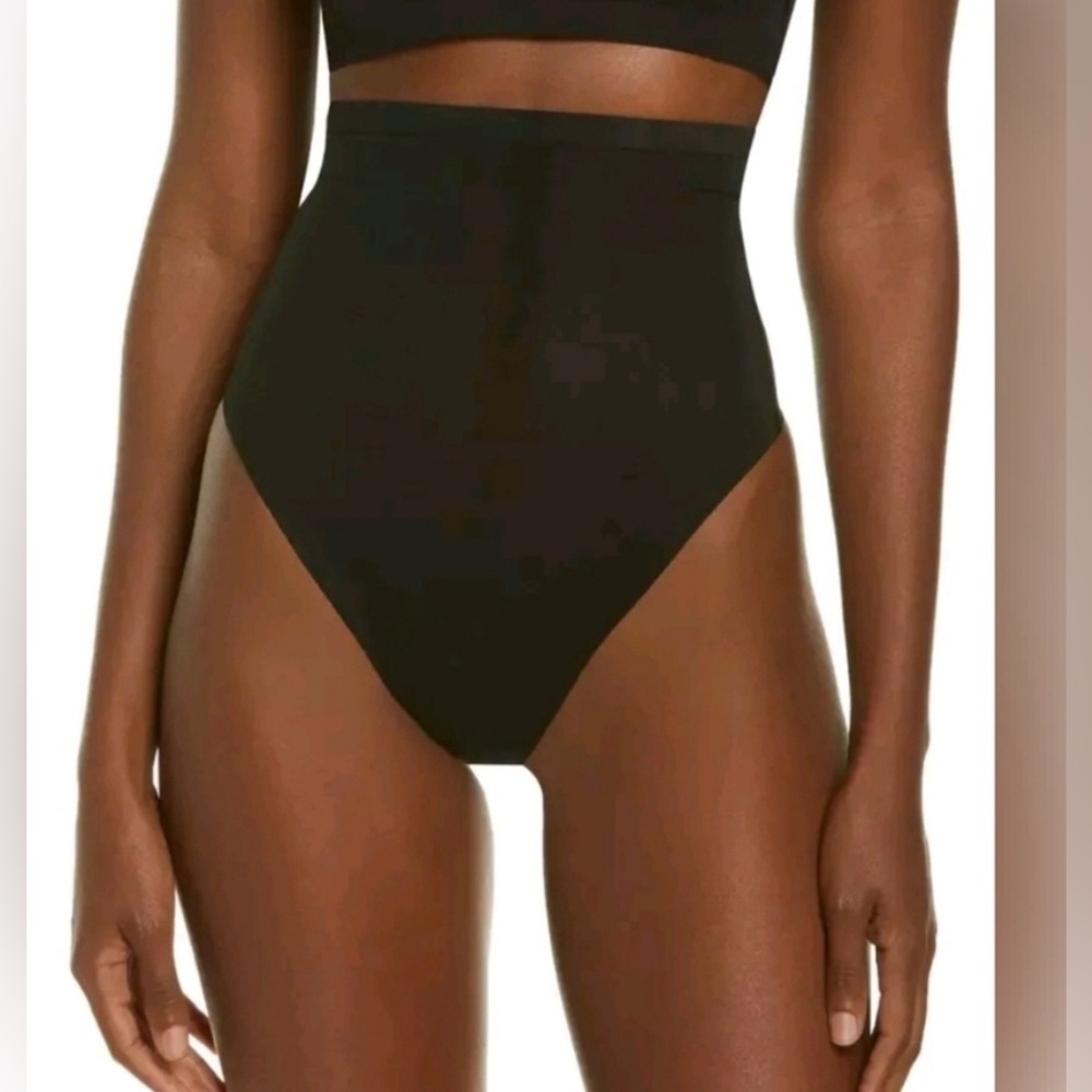 NWT SKIMS Mesh High Waisted Thong ONYX M